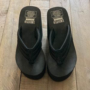 XMISTUO Women's Black High Heel Platform Wedge Flip-Flops Sandals  Size 6.5